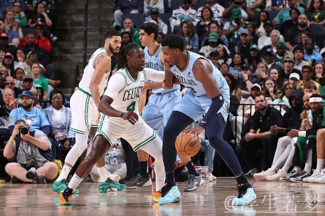 塔图姆砍下25分14篮板 凯尔特人客场击败灰熊 塔图姆砍下25分14篮板 凯尔特人客场击败灰熊