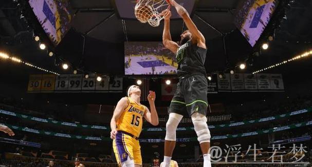 戈贝尔称霸内线 森林狼击败湖人